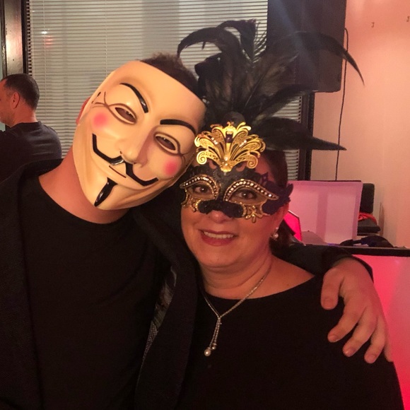 Meet your Posher, Lydia - Picture 1 of 1